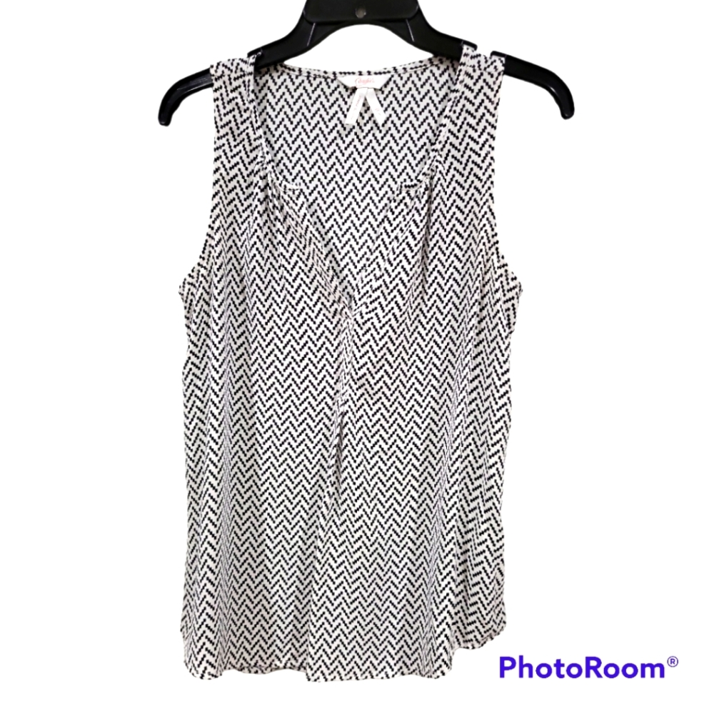 white/black tank top